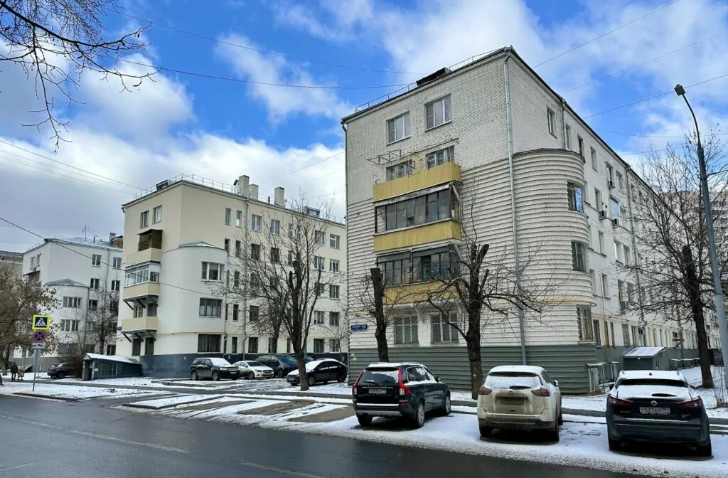 Савеловская &mdash; Аэропорт: второй Петр I у парковки-выставки  фото