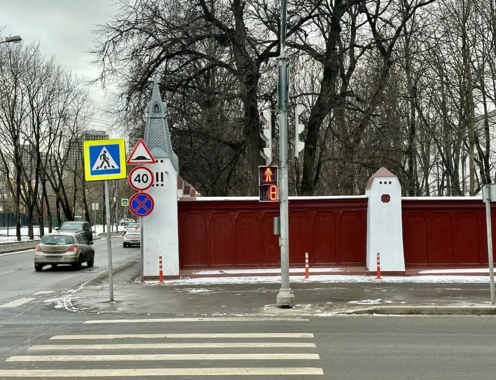 Савеловская &mdash; Аэропорт: второй Петр I у парковки-выставки  фото