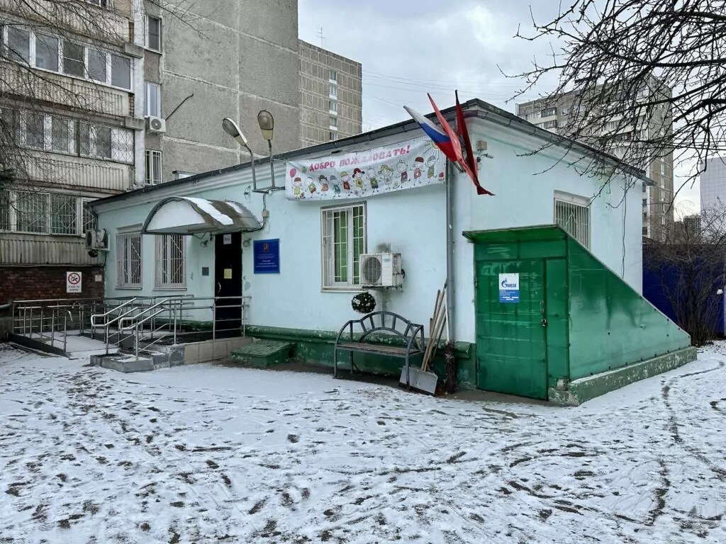 Савеловская &mdash; Аэропорт: второй Петр I у парковки-выставки  фото