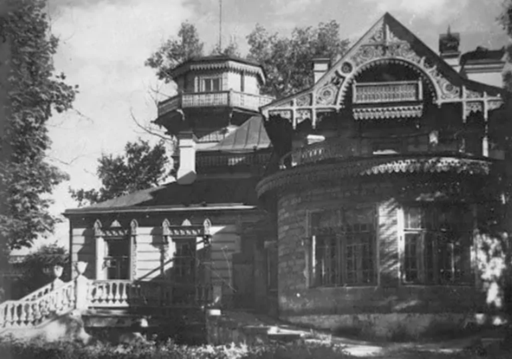 Савеловская &mdash; Аэропорт: второй Петр I у парковки-выставки  фото