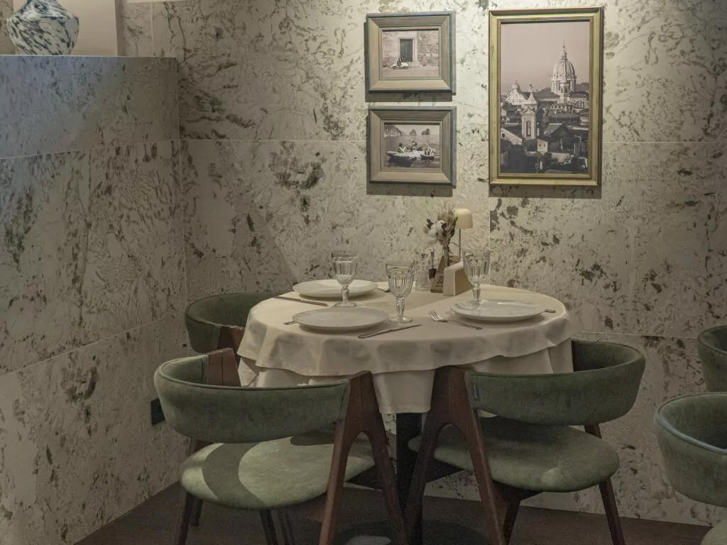 Спектакль о лишнем человеке, выставка &laquo;Курятник&raquo; и ресторан сезонных морепродуктов &mdash; куда пойти после работы  фото