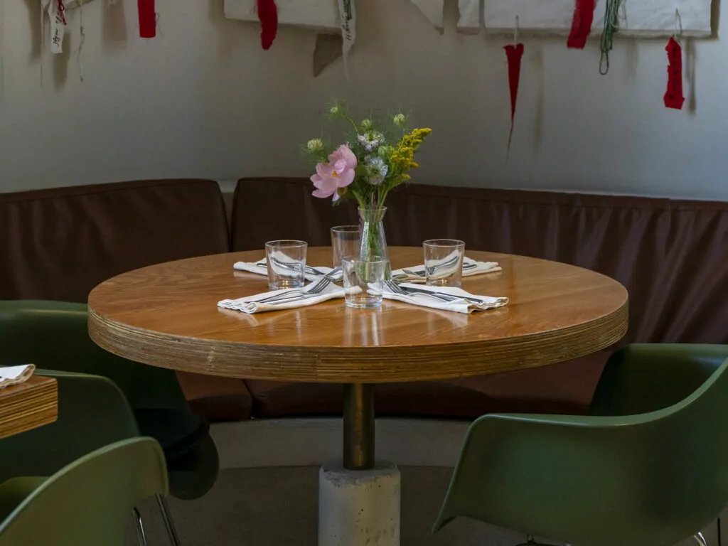 Гонг-медитация, неканоничное искусство и фланирование &mdash; куда пойти после работы  фото