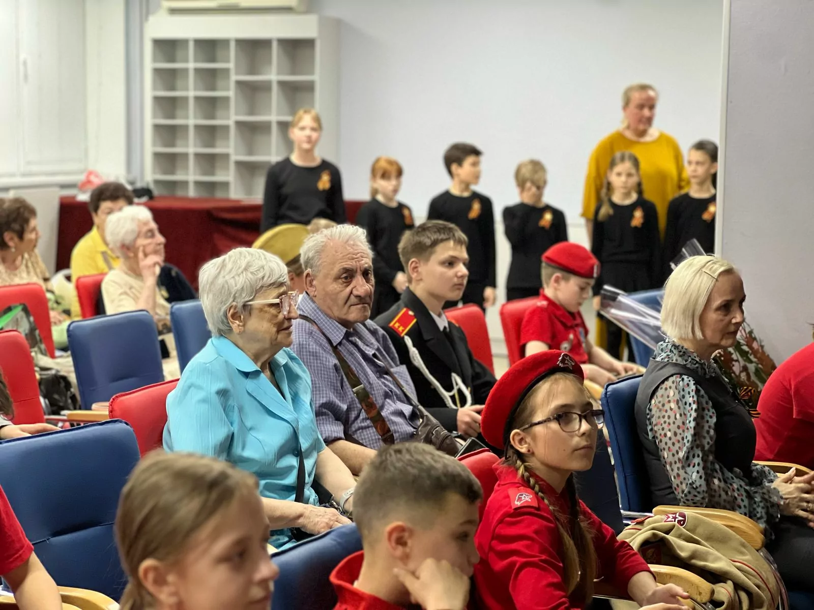 Встреча ветеранов со школьниками прошла в Тропарево-Никулино, фото