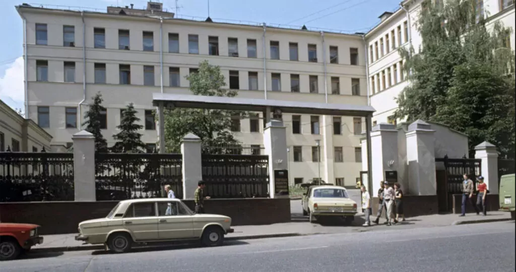 Пушкинская — Чеховская: лестница в Париж Пушкинская — Чеховская: лестница в Париж фото