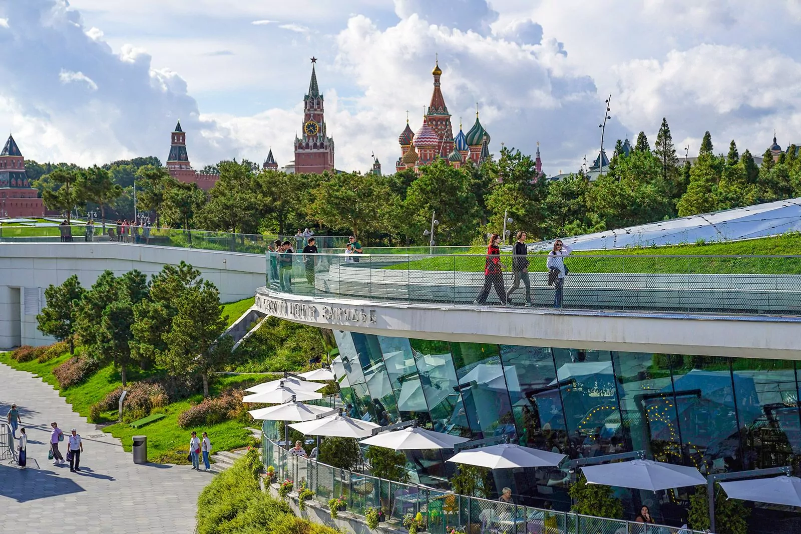 Russpass представил аудиоэкскурсии для майских прогулок по Москве, фото