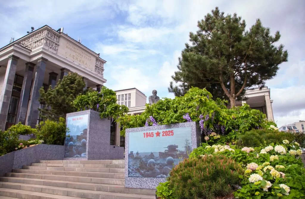 Лимонные арки, водопады и сады на крышах: красочные маршруты для прогулок подготовил фестиваль «Сады и цветы» Лимонные арки, водопады и сады на крышах: красочные маршруты для прогулок подготовил фестиваль «Сады и цветы» фото