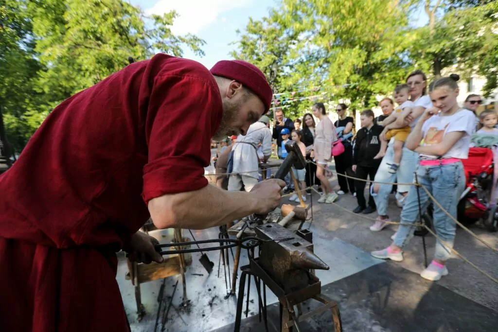 Километры ожившей истории: в Москве стартует традиционный фестиваль &laquo;Времена и эпохи&raquo;  фото