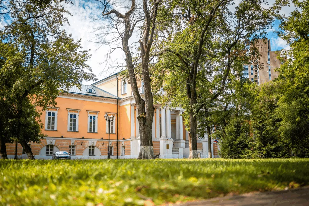 Мастер-классы, секреты, прогулки под звездами и лапта: как украсит лето фестиваль «Усадьбы Москвы – 2025» Мастер-классы, секреты, прогулки под звездами и лапта: как украсит лето фестиваль «Усадьбы Москвы – 2025»  фото