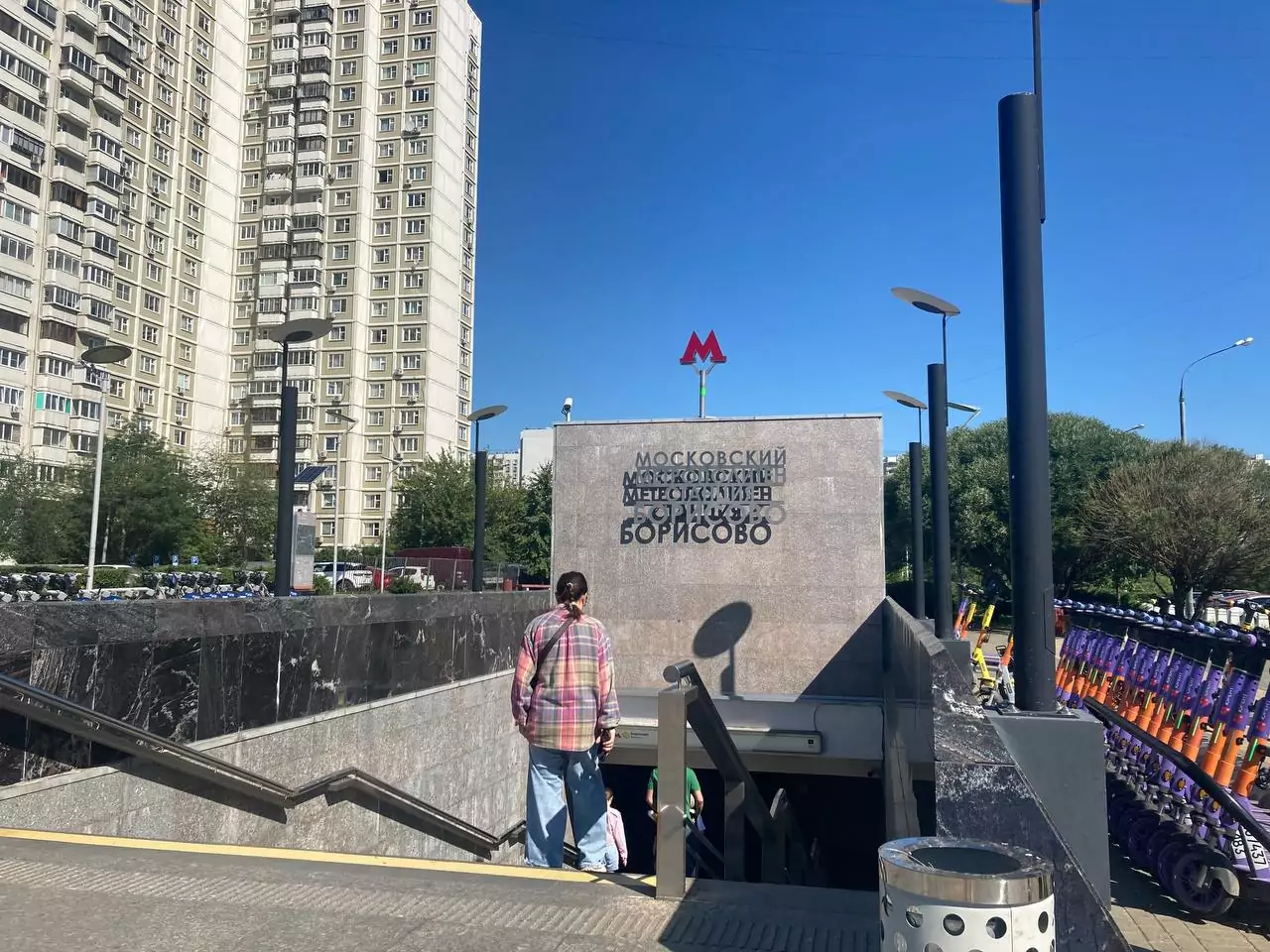 Работы по благоустройству территории начались у станции метро «Борисово», фото
