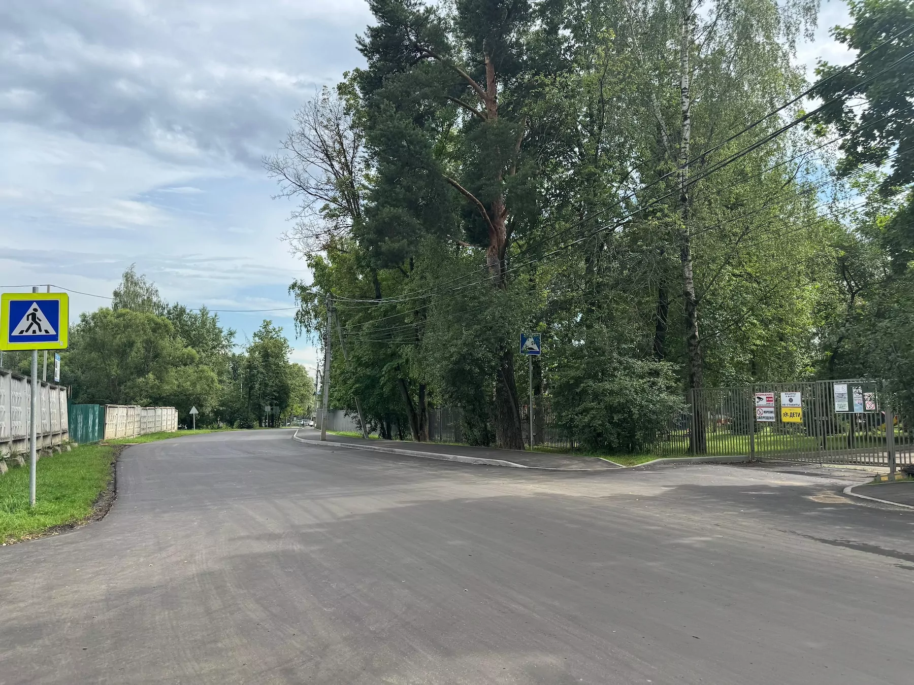Специалисты завершили замену асфальта в поселке Совхоза Крекшино, фото