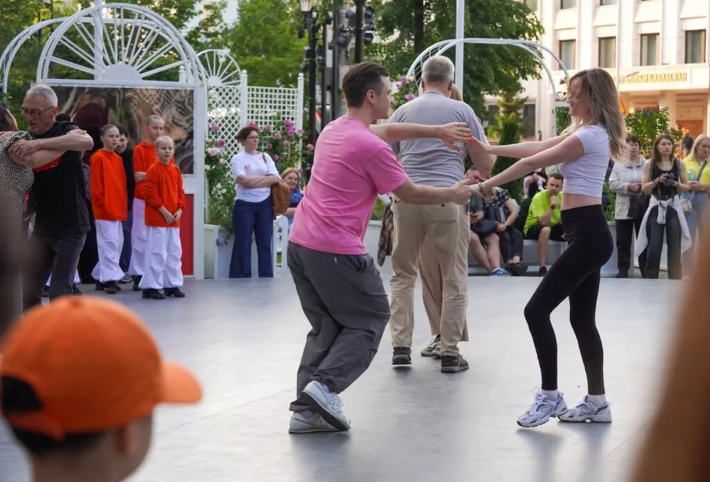 Рисунок танца: москвичей приглашают поучаствовать в перформансе на Чистопрудном бульваре  фото