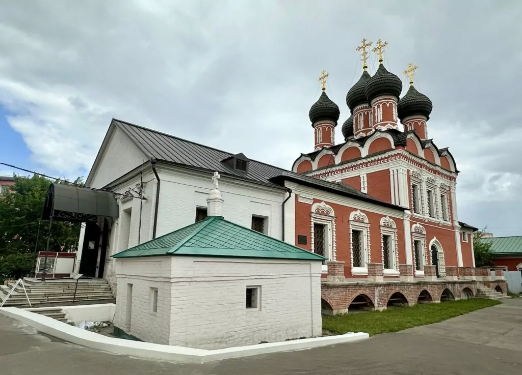 Кузнецкий Мост — Пушкинская: оливье с пирожками  фото