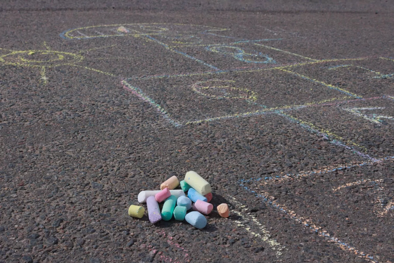 Конкурс детских рисунков на асфальте пройдет в Зюзино, фото