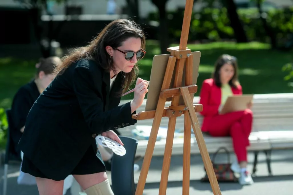 Рисунок танца: москвичей приглашают поучаствовать в перформансе на Чистопрудном бульваре  фото