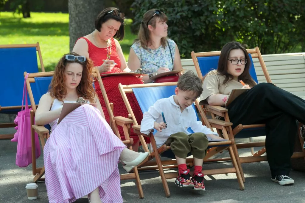 Рисунок танца: москвичей приглашают поучаствовать в перформансе на Чистопрудном бульваре  фото