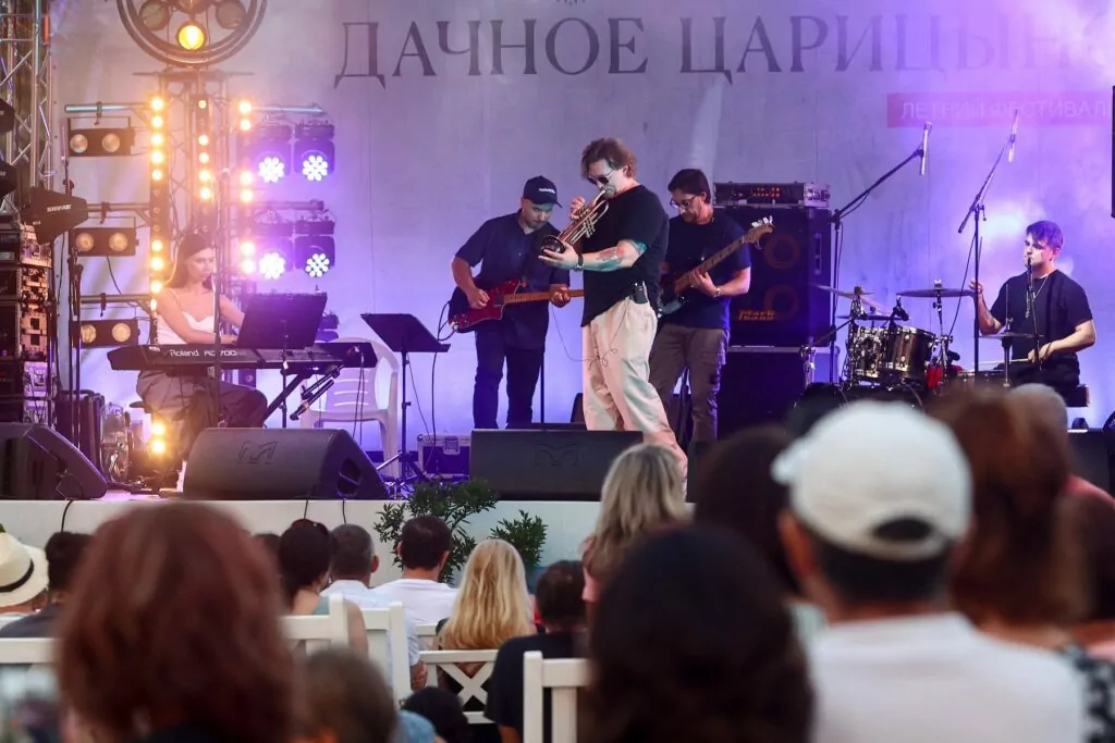 Летний отдых по-московски: горожан ждут фестивали «Дачное Царицыно» и «Сады и огороды»  фото