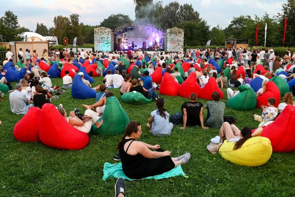 Летний отдых по-московски: горожан ждут фестивали «Дачное Царицыно» и «Сады и огороды»  фото