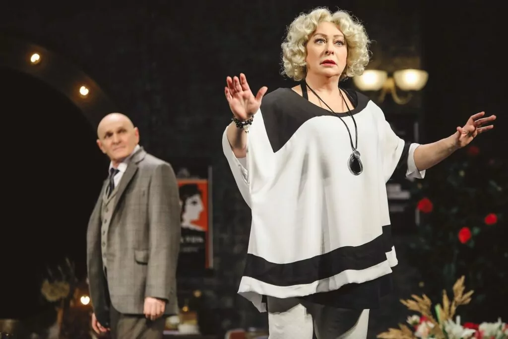 Экспрессивный символизм, трагикомедия Куилтера и парижское бистро &mdash; куда пойти после работы  фото