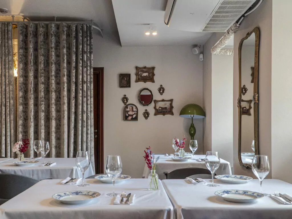 Экспрессивный символизм, трагикомедия Куилтера и парижское бистро &mdash; куда пойти после работы  фото