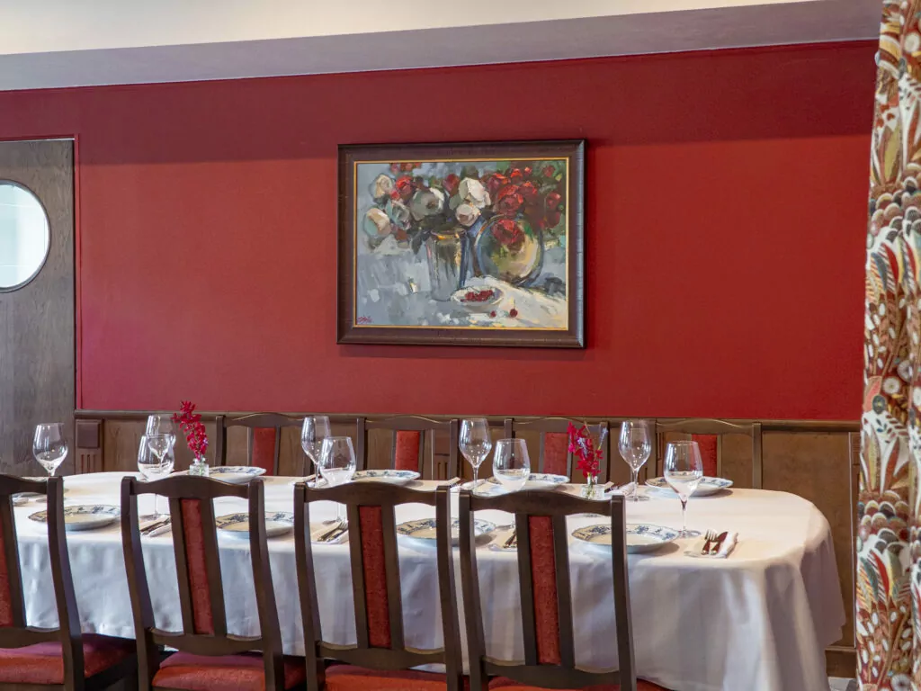 Экспрессивный символизм, трагикомедия Куилтера и парижское бистро &mdash; куда пойти после работы  фото