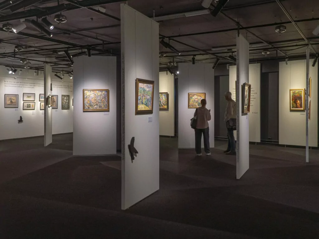 Экспрессивный символизм, трагикомедия Куилтера и парижское бистро &mdash; куда пойти после работы  фото