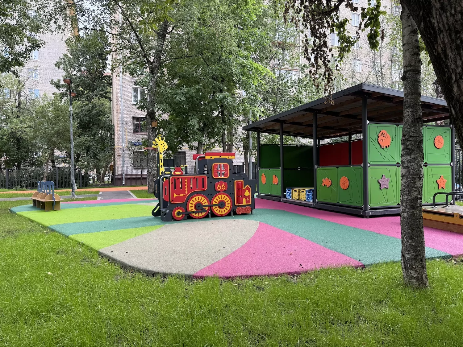 Благоустройство территории детского сада завершили в Хамовниках, фото