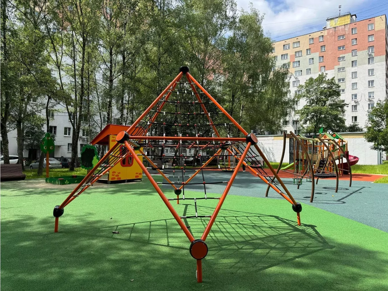 В Лианозово завершили благоустройство на Илимской улице, до конца лета закончат на Угличской, фото