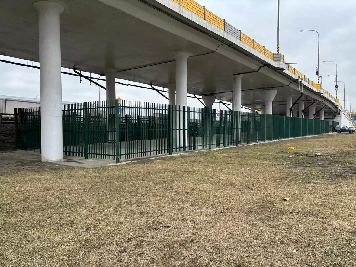 Право аренды подэстакадного пространства в Братеево для автостоянки выставлено на торги, фото