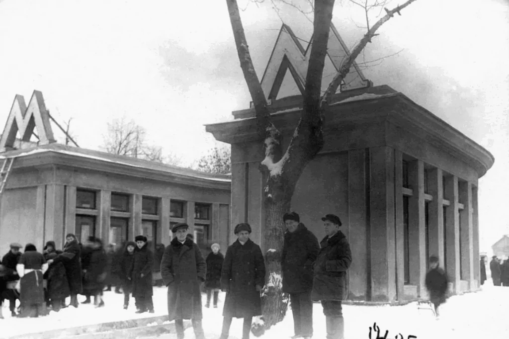 Кропоткинская — Тверская: первая часть маршрута по аллеям Бульварного кольца Кропоткинская — Тверская: первая часть маршрута по аллеям Бульварного кольца фото