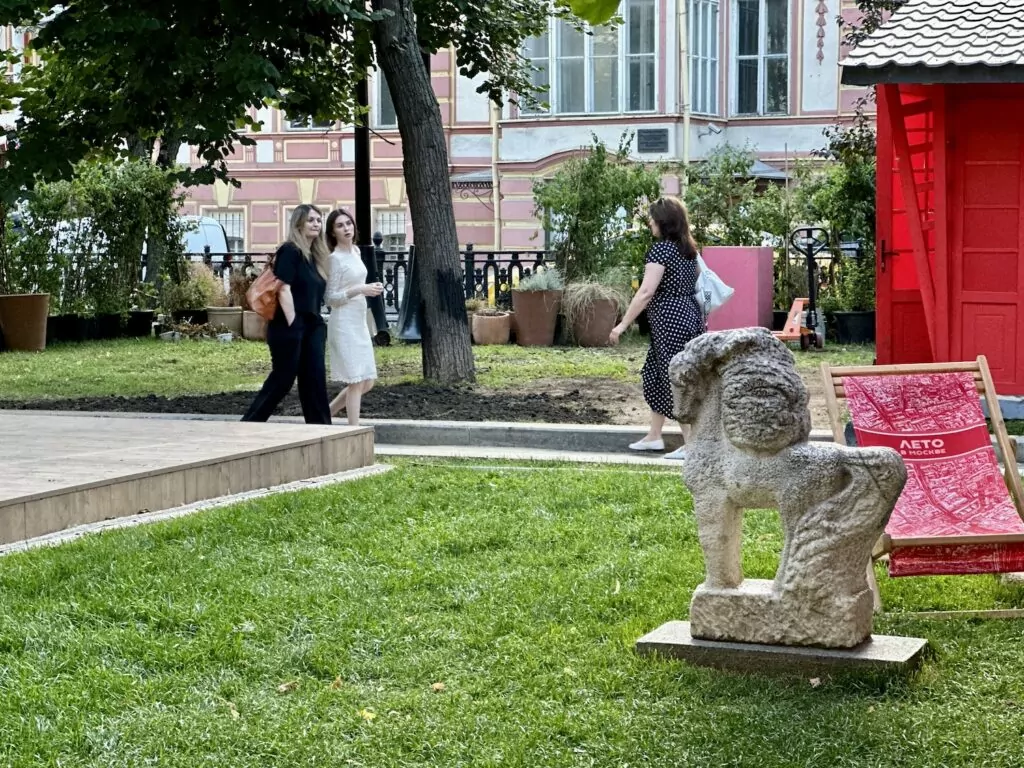 Кропоткинская — Тверская: первая часть маршрута по аллеям Бульварного кольца Кропоткинская — Тверская: первая часть маршрута по аллеям Бульварного кольца фото