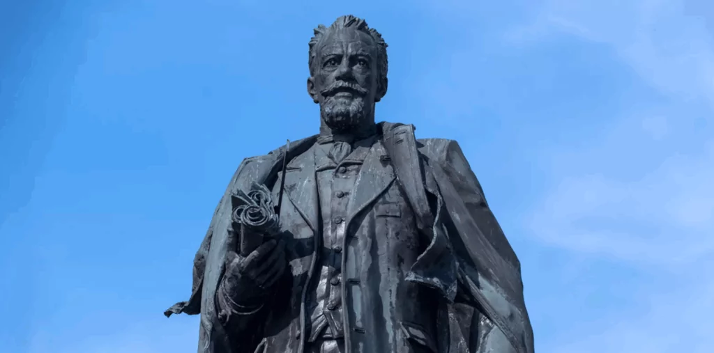 Тверская — Чистые пруды: вторая часть маршрута по аллеям Бульварного кольца Тверская — Чистые пруды: вторая часть маршрута по аллеям Бульварного кольца  фото