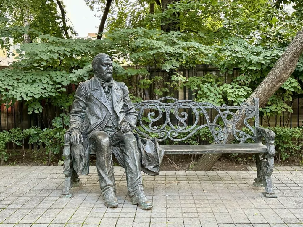 Марксистская &mdash; Пролетарская: &laquo;Воронцы&raquo;, &laquo;полуторка&raquo; и &laquo;рабочий с мобильником&raquo;  фото