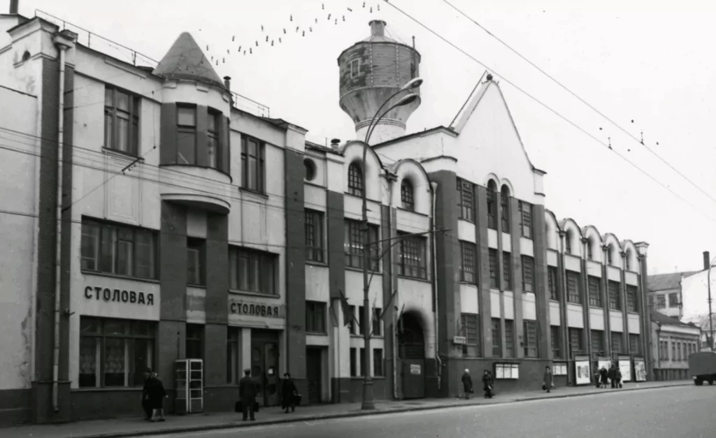 Марксистская &mdash; Пролетарская: &laquo;Воронцы&raquo;, &laquo;полуторка&raquo; и &laquo;рабочий с мобильником&raquo;  фото
