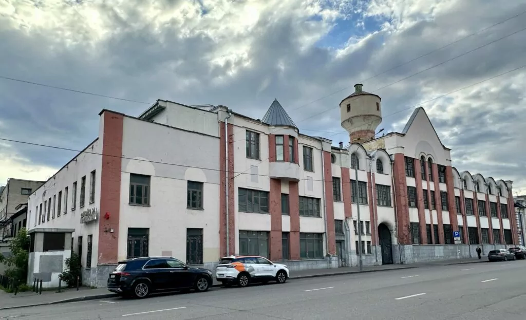 Марксистская &mdash; Пролетарская: &laquo;Воронцы&raquo;, &laquo;полуторка&raquo; и &laquo;рабочий с мобильником&raquo;  фото