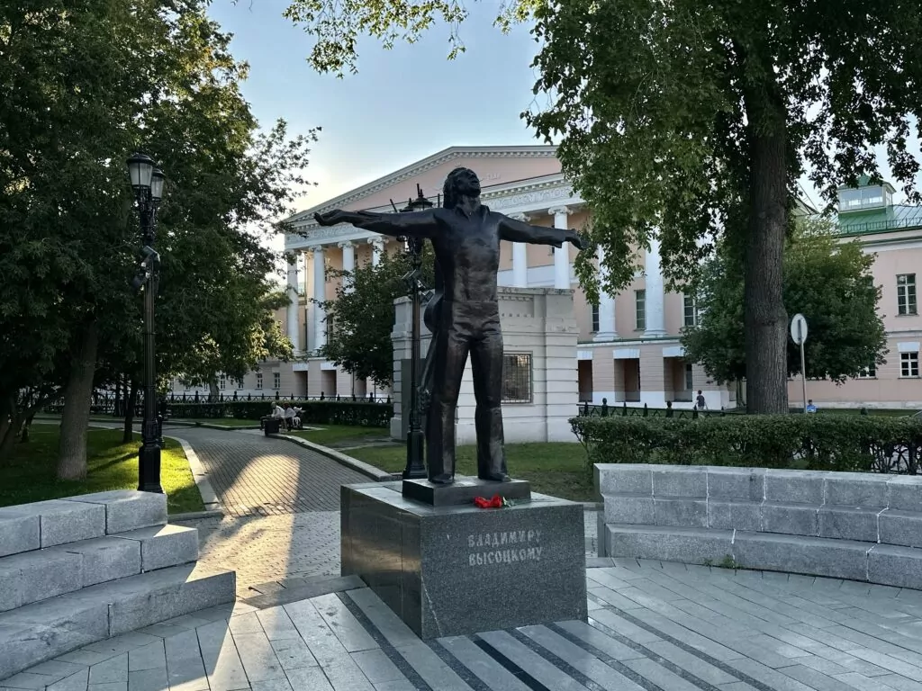 Тверская — Чистые пруды: вторая часть маршрута по аллеям Бульварного кольца Тверская — Чистые пруды: вторая часть маршрута по аллеям Бульварного кольца  фото