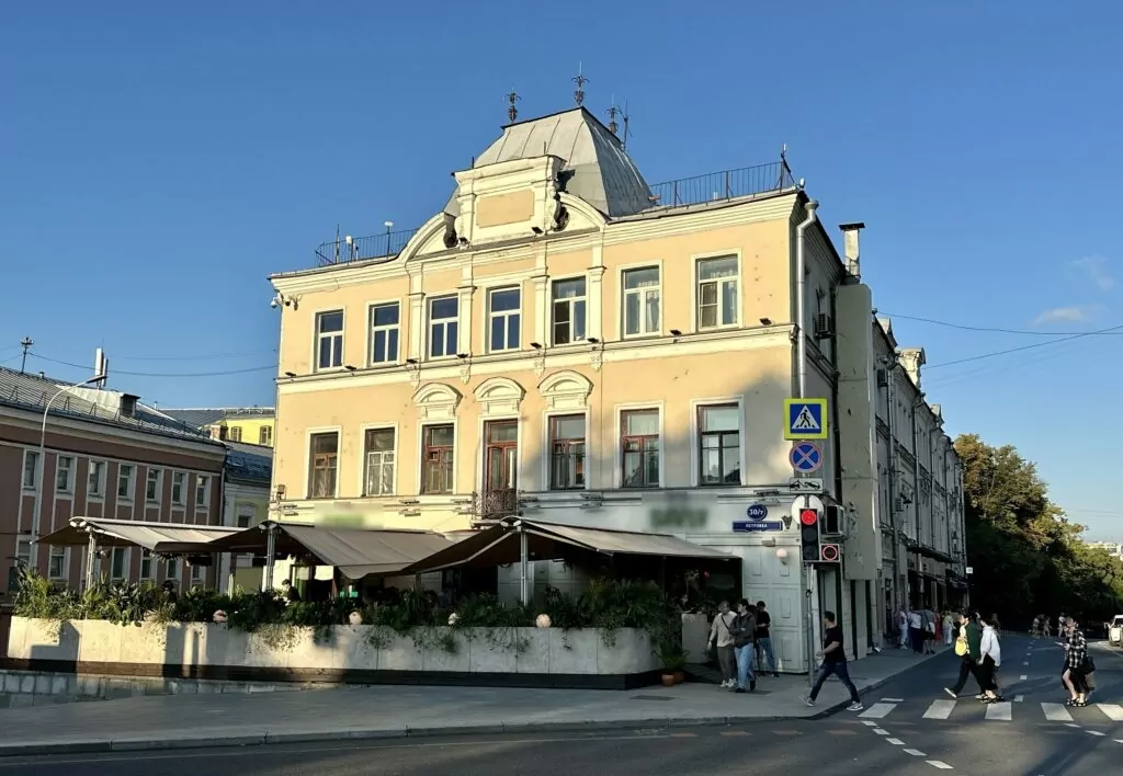 Тверская — Чистые пруды: вторая часть маршрута по аллеям Бульварного кольца Тверская — Чистые пруды: вторая часть маршрута по аллеям Бульварного кольца  фото