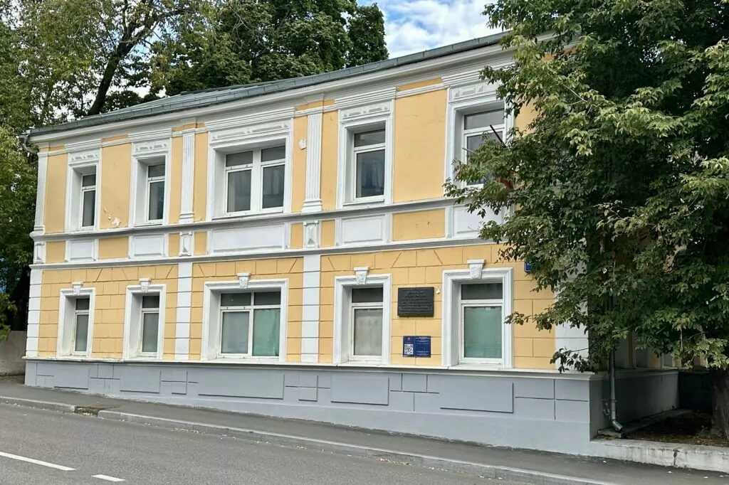 Марксистская &mdash; Пролетарская: &laquo;Воронцы&raquo;, &laquo;полуторка&raquo; и &laquo;рабочий с мобильником&raquo;  фото