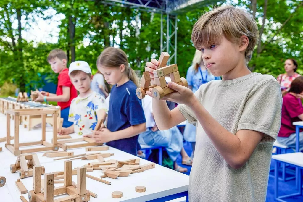 Мир технологий будущего в парке 50-летия Октября: научные шоу, мастер-классы и нейроигры  фото