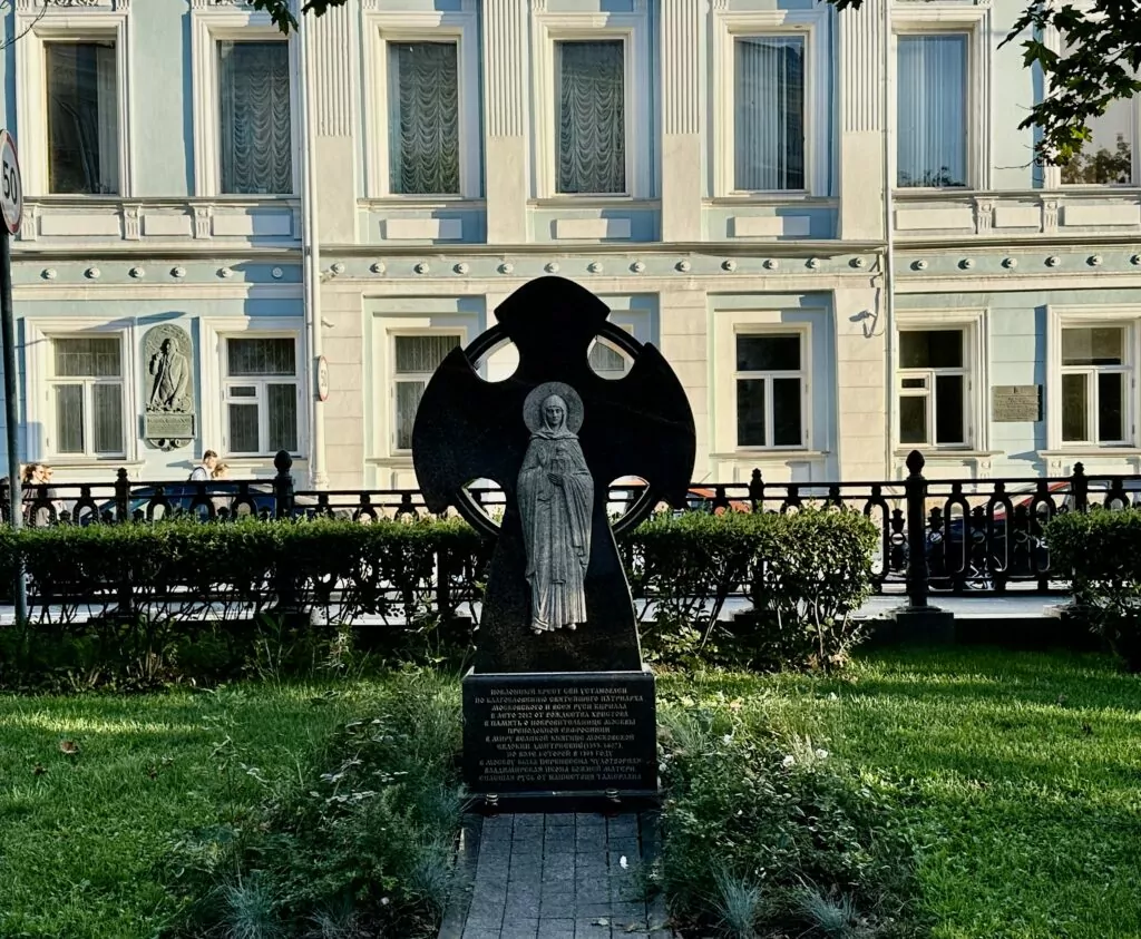 Тверская — Чистые пруды: вторая часть маршрута по аллеям Бульварного кольца Тверская — Чистые пруды: вторая часть маршрута по аллеям Бульварного кольца  фото