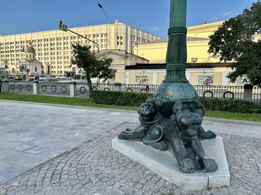 Кропоткинская — Тверская: первая часть маршрута по аллеям Бульварного кольца Кропоткинская — Тверская: первая часть маршрута по аллеям Бульварного кольца фото