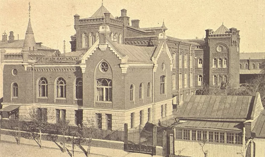 Марксистская &mdash; Пролетарская: &laquo;Воронцы&raquo;, &laquo;полуторка&raquo; и &laquo;рабочий с мобильником&raquo;  фото