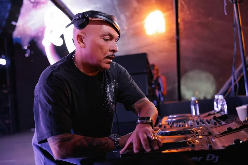 Единственный в мире: москвичей приглашают на территорию электронной музыки «Портал 2030–2050» Единственный в мире: москвичей приглашают на территорию электронной музыки «Портал 2030–2050» фото