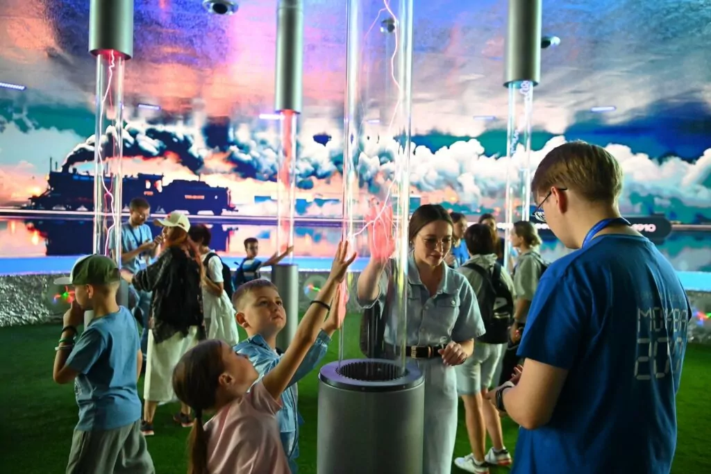 Мир технологий будущего в парке 50-летия Октября: научные шоу, мастер-классы и нейроигры  фото