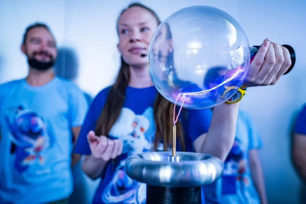 Мир технологий будущего в парке 50-летия Октября: научные шоу, мастер-классы и нейроигры  фото