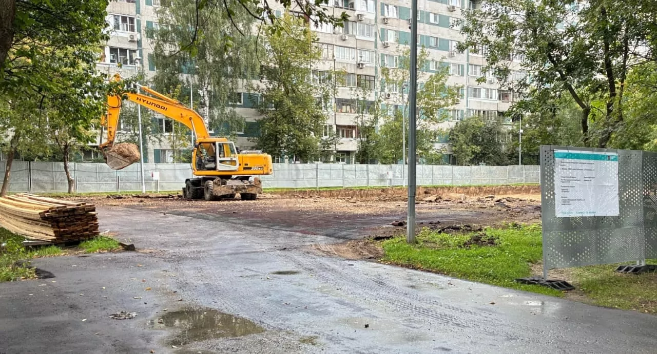 Новый ледовый каток начали строить в Бибирево, фото