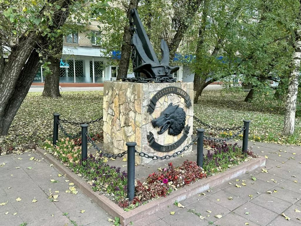 Семеновская — Партизанская: кролик с часами у владимирских Золотых ворот Семеновская — Партизанская: кролик с часами у владимирских Золотых ворот фото