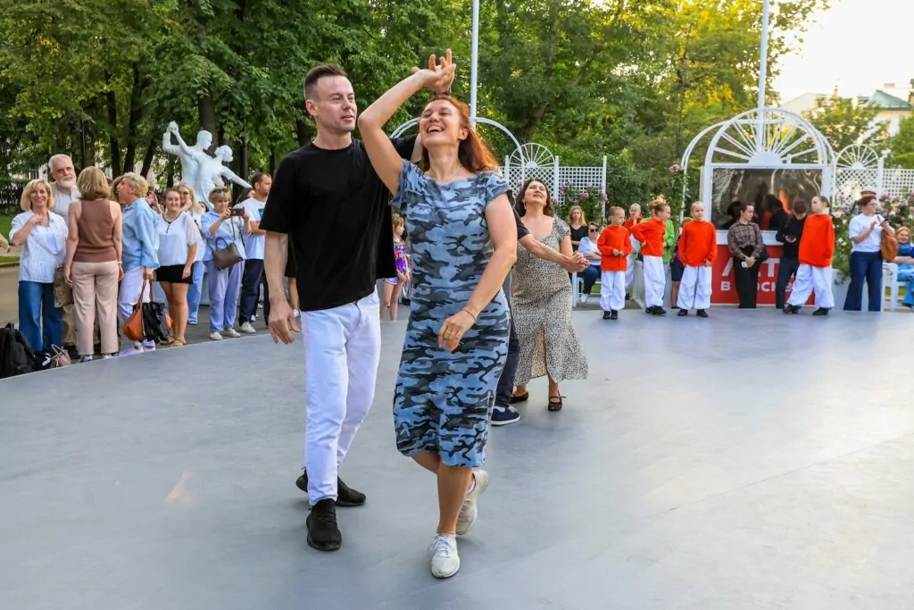 От танго до буги-вуги: гостей ждут на ярком празднике закрытия проекта &laquo;Улица. Танцы&raquo;  фото