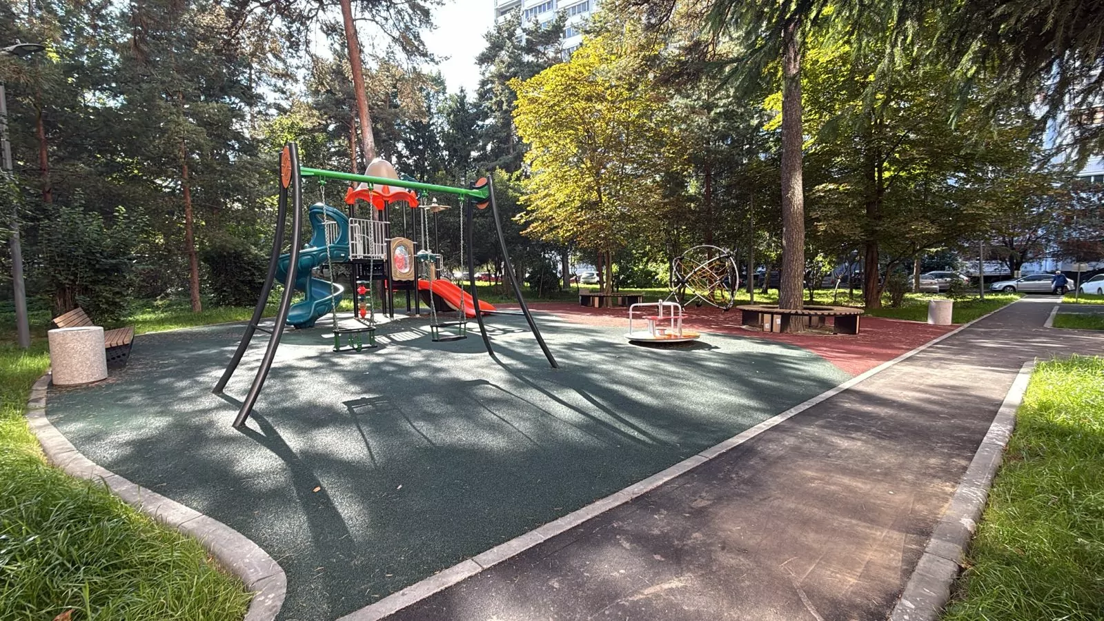 Комплексное благоустройство двора завершили в Силино, фото