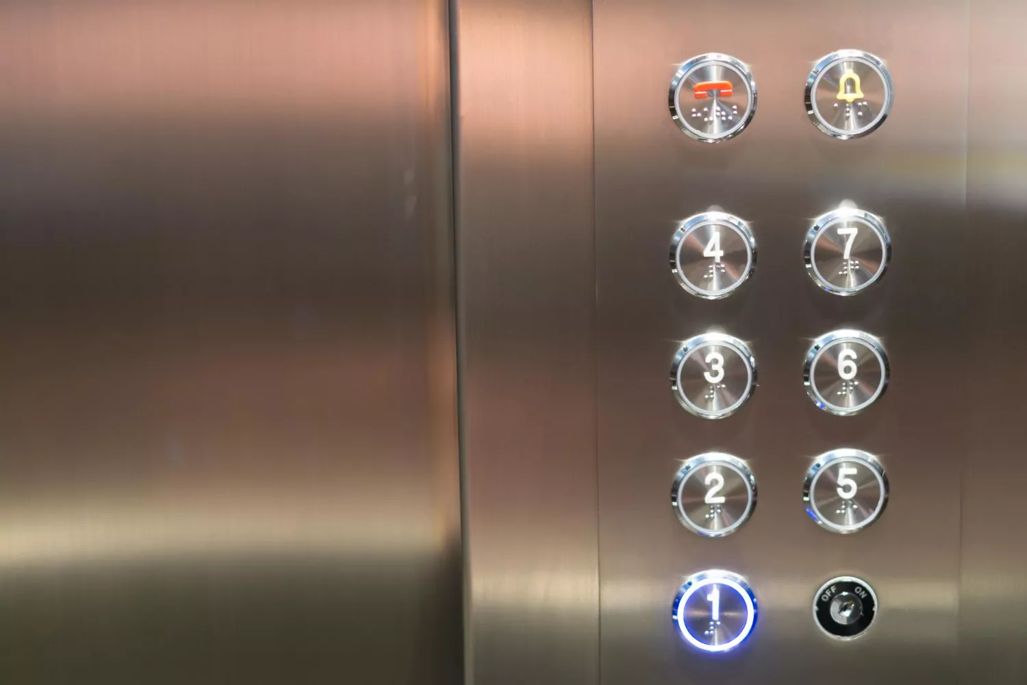 Новые лифты с речевым информатором установили в Печатниках, фото