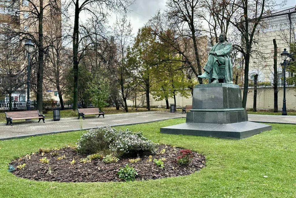 Баррикадная — Тверская: Шолом-Алейхем, Блок и Толстой  фото